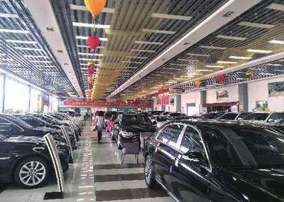 電商沖擊下，二手車線下交易開(kāi)年遇冷 行業(yè)轉(zhuǎn)型與挑戰(zhàn)并存